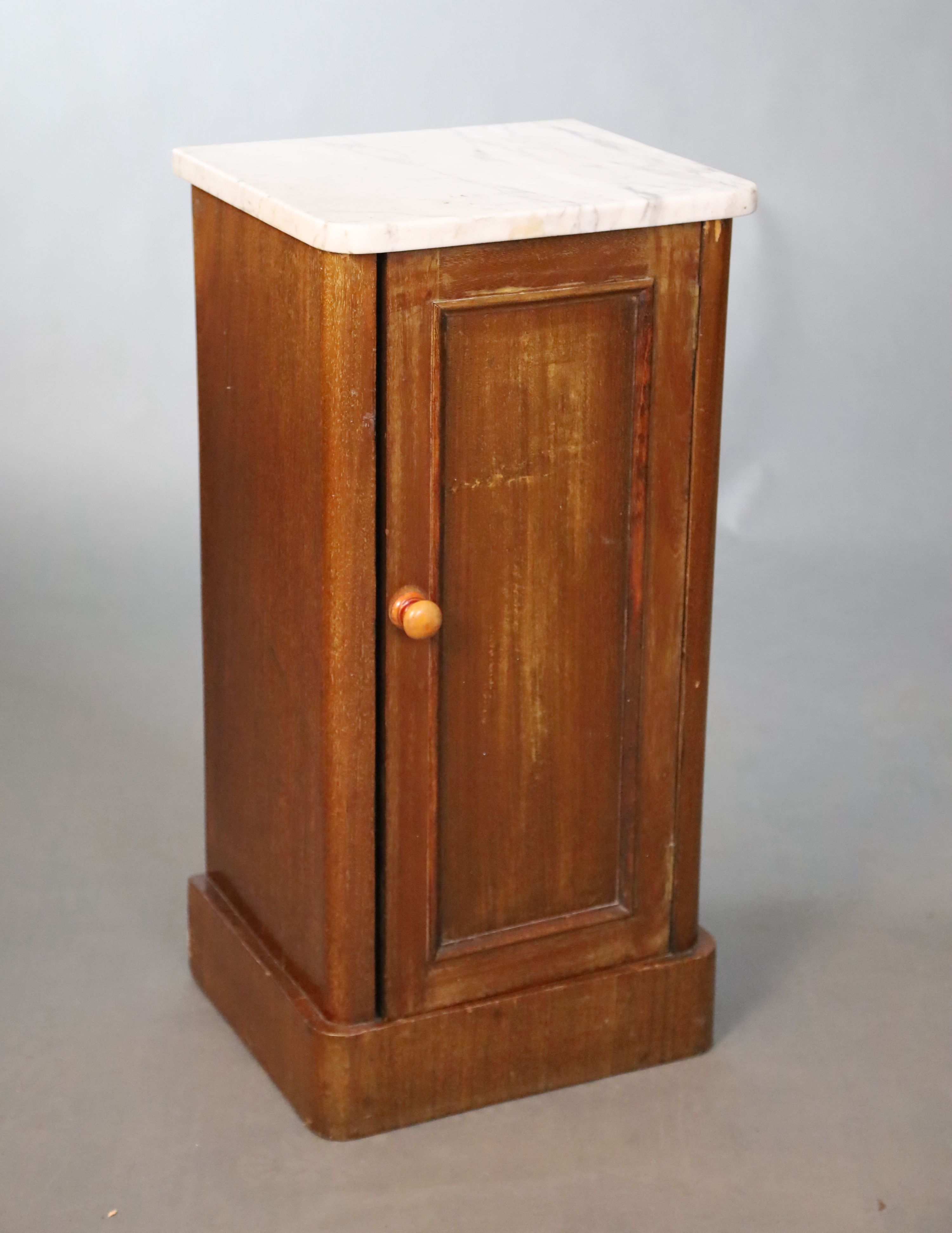 A late Victorian mahogany pot cupboard, W.38cm D.33cm H.77cm